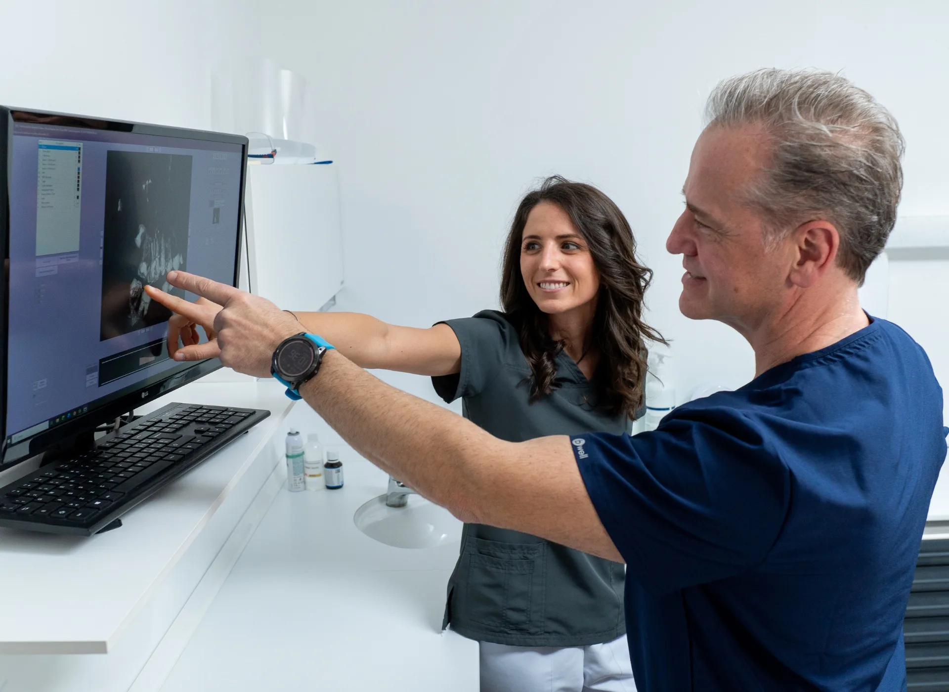 Studio dentistico a Sassuolo - Differenza tra dentiera e impianto dentale
