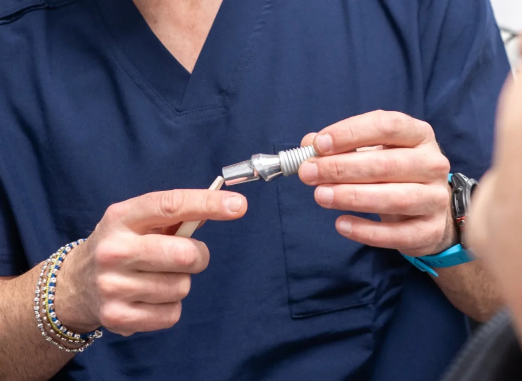 Differenza tra dentiera e impianto dentale