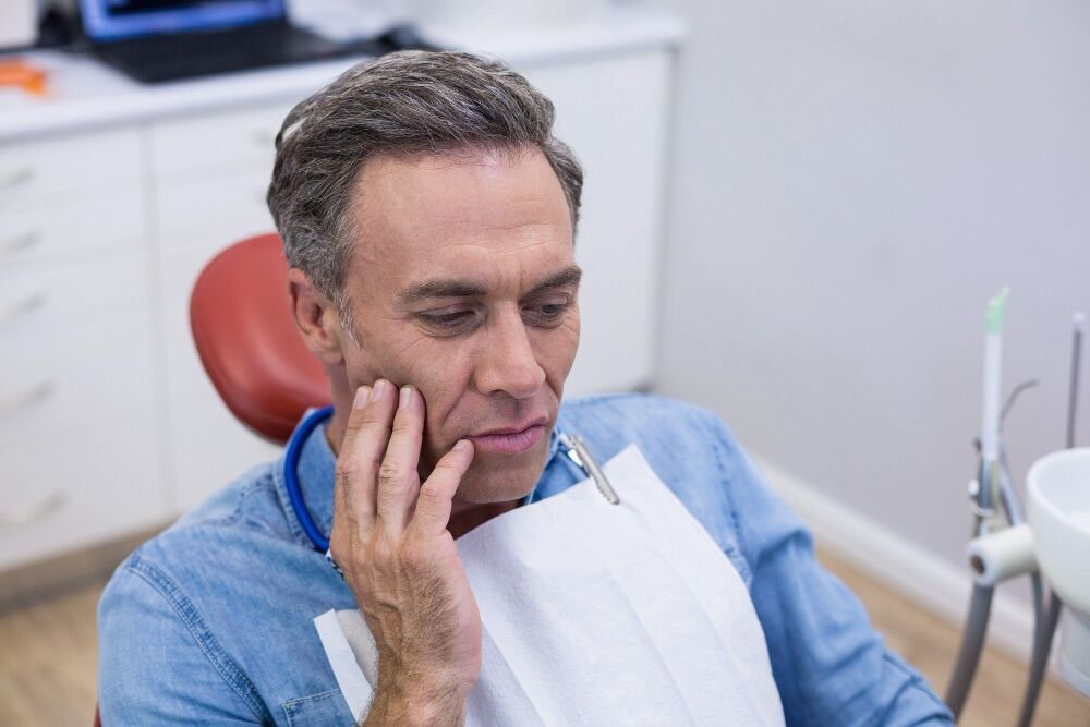 dolore ai denti dopo la pulizia del dentista
